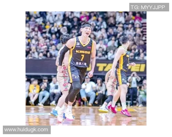 林书豪防守纳什展开激烈对决 NBA球星跨界足球竞技精彩纷呈